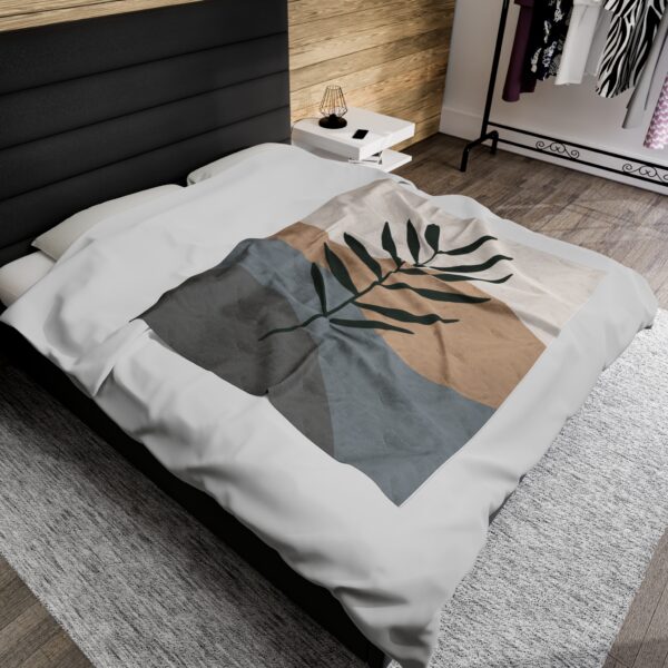 Cozy Velveteen Plush Blanket with Elegant Leaf Design - Image 4